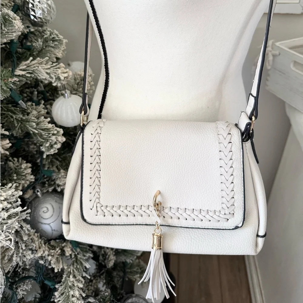 White Purse W/ Tassel - Picture 2 of 5